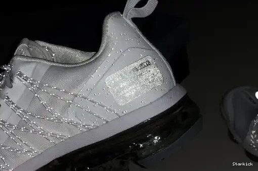 AQ8811-100 RUN WHITE VAPORMAX AIR UTILITY (W) REFLECT SILVER 0525
